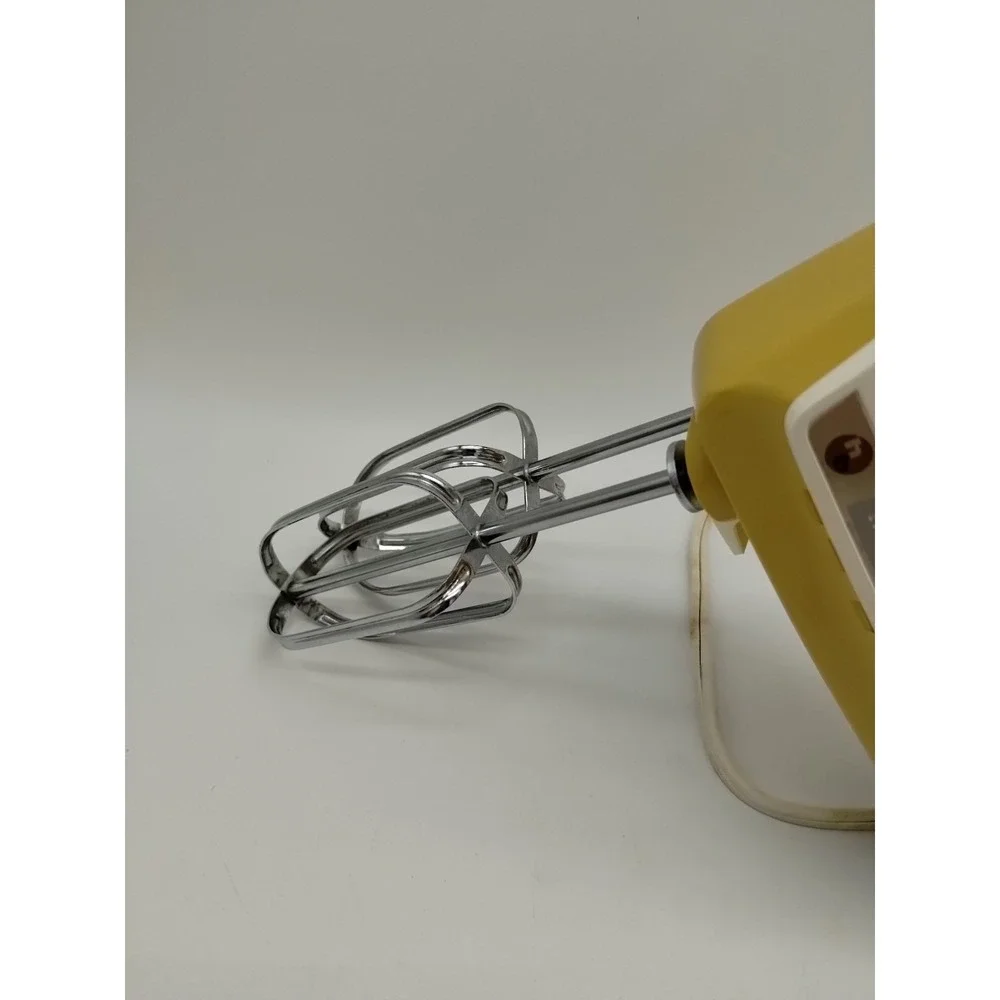 Vintage Hamilton Beach Scovill Mixette Model 97G Harvest Gold Hand Mixer